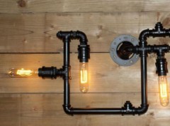 Industriële wandlamp van gas-fit pijpen en koppelingen