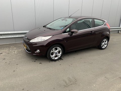 Ford Fiesta 1 4 Ghia 97pk  Stoelverwarming  leren bekleding