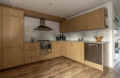 Houtlook keuken met hoek