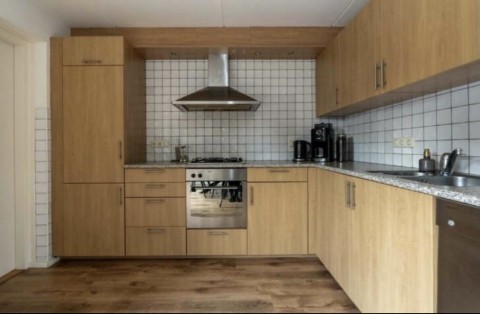 Houtlook keuken met hoek