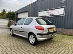 Leuke peugeot 206 1 4 RN benzine