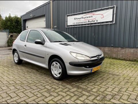 Leuke peugeot 206 1 4 RN benzine