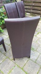 Eettafel en stoelen