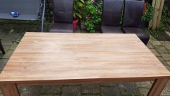 Eettafel en stoelen