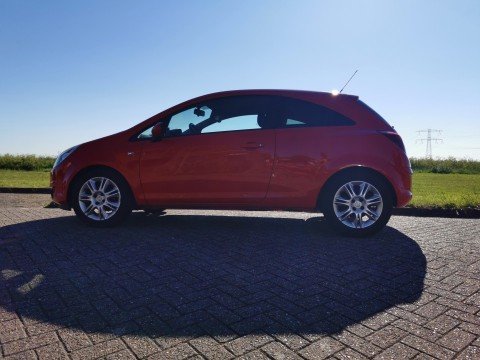 Opel corsa 1 4  16V  3D 2010 rood