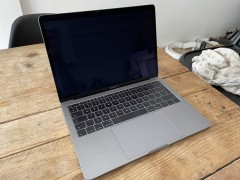 Apple Macbook Pro  13 inch uit 2017