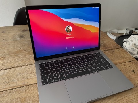 Apple Macbook Pro  13 inch uit 2017