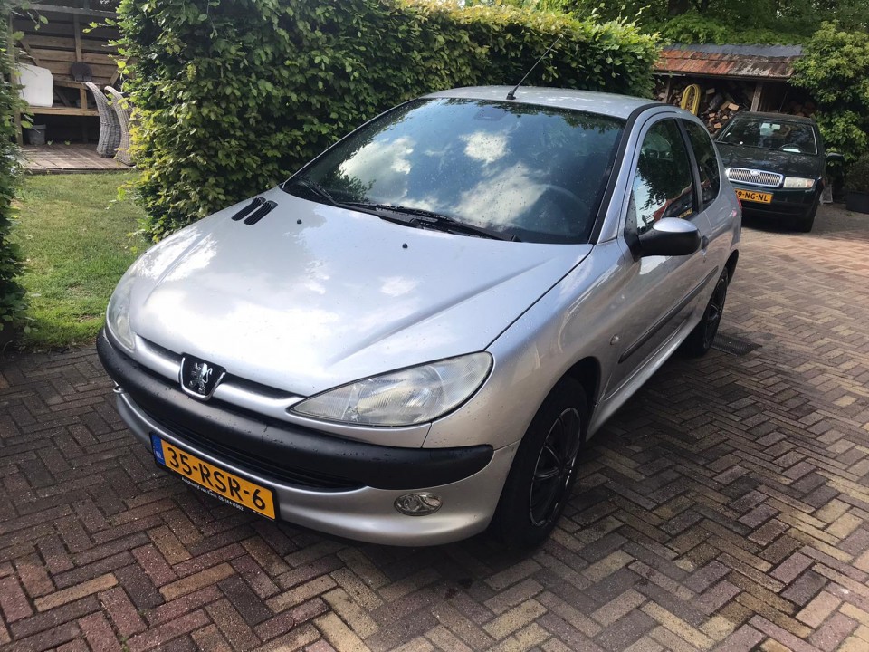 Peugeot 206 1.4 genry IJSKOUDE AIRCO!! CRUISE CONTROL!!