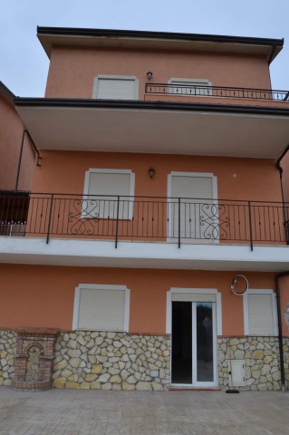 RUIME VILLA 160 M2 NABIJ DE ZEE Calabrie Italie