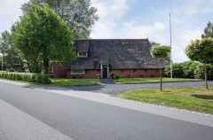 rietgedekte woonboerderij op ruim perceel van 5932 m2 eigen grond