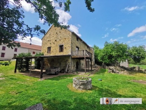 Midden in de natuur dit plaatje van een huis