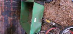 John Deere zitmaaier plus John Deere aanhanger