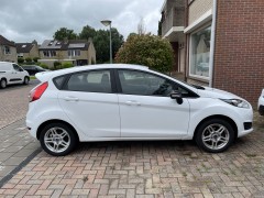 Ford fiësta 1 0 48KW 65PK 5D 2013 wit