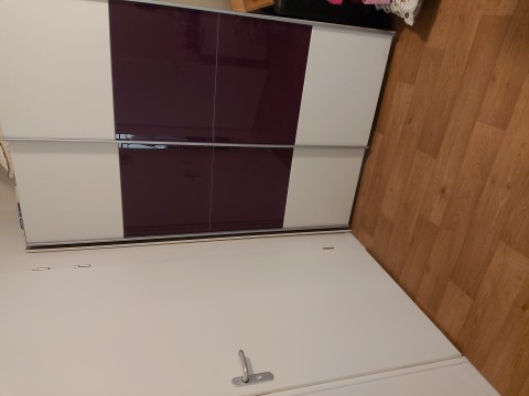 Te koop schuifdeurkast met glas uitvoering moet weg wegens verhuizing