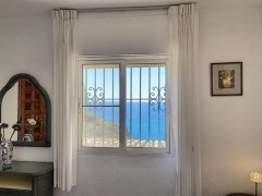 Uw Appartement in MORAIRA met meubels en zeezicht op klif en onderbouw