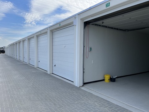 Garageboxen te koop en 1 te huur