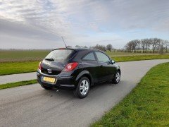 Mooie Opel Corsa 1 4  16v  3D  bj 2008  Zwart