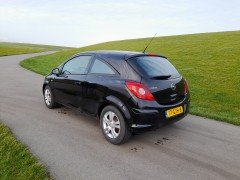 Mooie Opel Corsa 1 4  16v  3D  bj 2008  Zwart