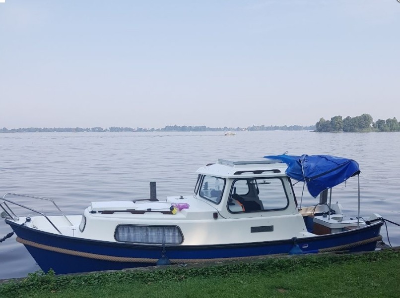 Polyester motorboot. Type Zeewaardi - marketplaceonline.nl