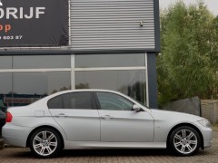 BMW 325 - 325i  218PK M SPORT 6CILINDER