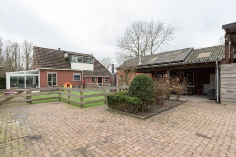 Mooie woning met grote garage en paardenbak