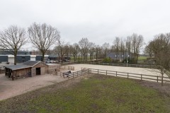 Mooie woning met grote garage en paardenbak