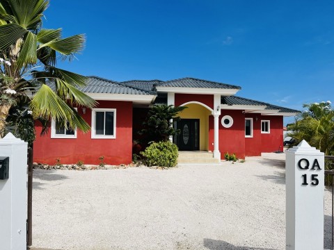 TE HUUR  VILLA MICHA CURACAO MET PRIVE ZWEMBAD  MAX 9 PERSONEN