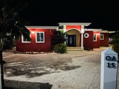 TE HUUR  VILLA MICHA CURACAO MET PRIVE ZWEMBAD  MAX 9 PERSONEN