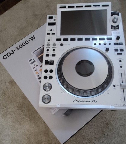 Pioneer DJ CDJ-3000-W Pioneer DJM-A9 DJ Mixer Pioneer CDJ-Tour1