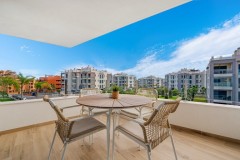 Uw bijna nieuwe Appartement in ORIHUELA met garage en