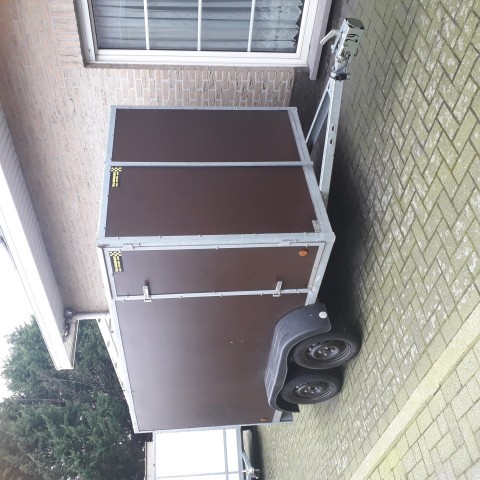 gesloten aanhangwagen roca