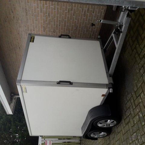 gesloten aanhangwagen powertrailer