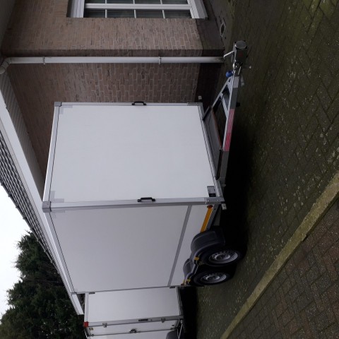 gesloten aanhangwagen