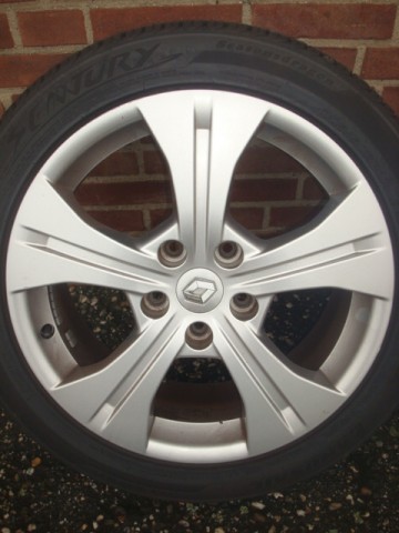 17’’Inch Originele Renault Megane Velgen en Banden 5x114 3