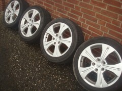 17’’Inch Originele Renault Megane Velgen en Banden 5x114 3