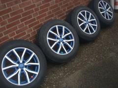 17 inch Dezent Blauw velgen en banden Dunlop Winter 5x112