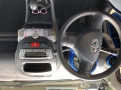 Ideaal autootje  Blauwe toyota aygo