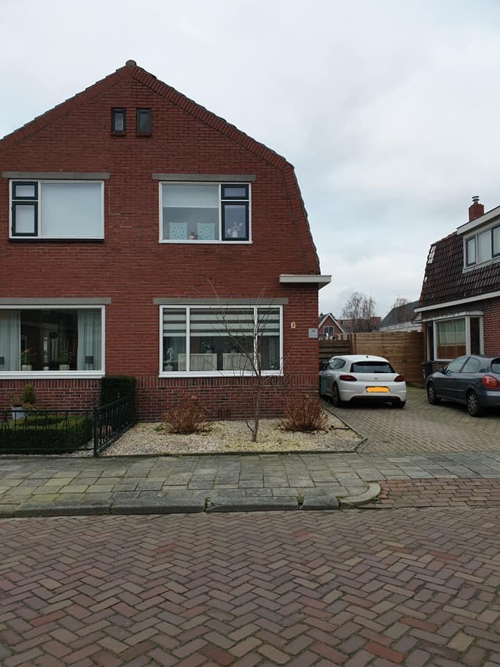 Goed onderhouden twee onder 1 kap woning