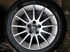 Volvo Castula velgen met 215 55 16 Michelin winterbanden  