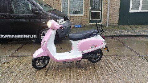 IVA LUX 50  VESPA LOOK  2016 SUPERMOOI  3243 KM